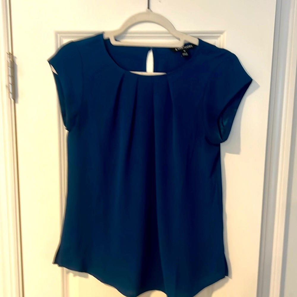 (WORN ONCE) Hawthorn light weight shirt size xs